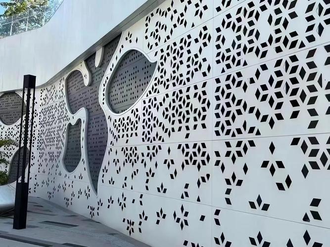 冲孔铝单板怎么选三大核心要点帮你轻松避坑