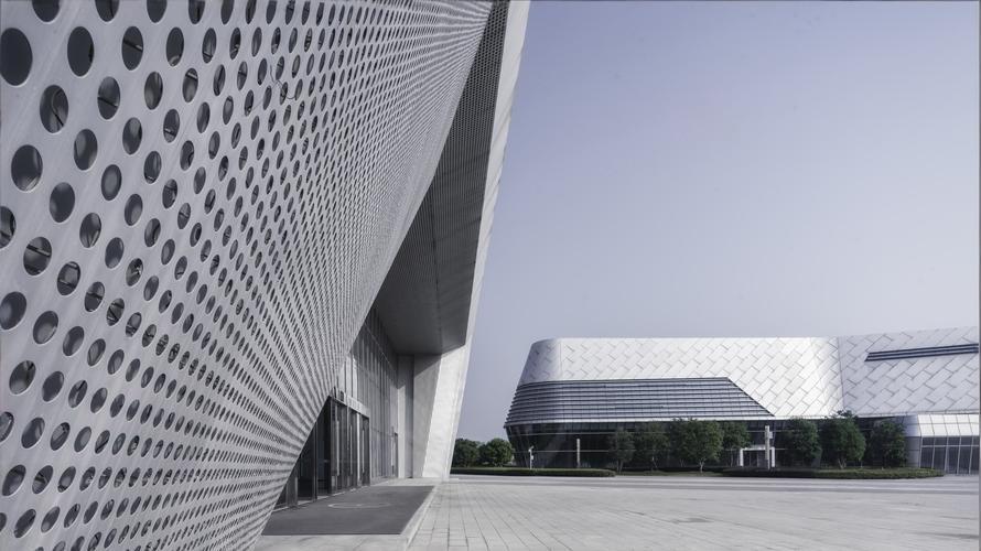 如何挑选靠谱的铝幕墙厂家 绿色建筑趋势下的避坑指南